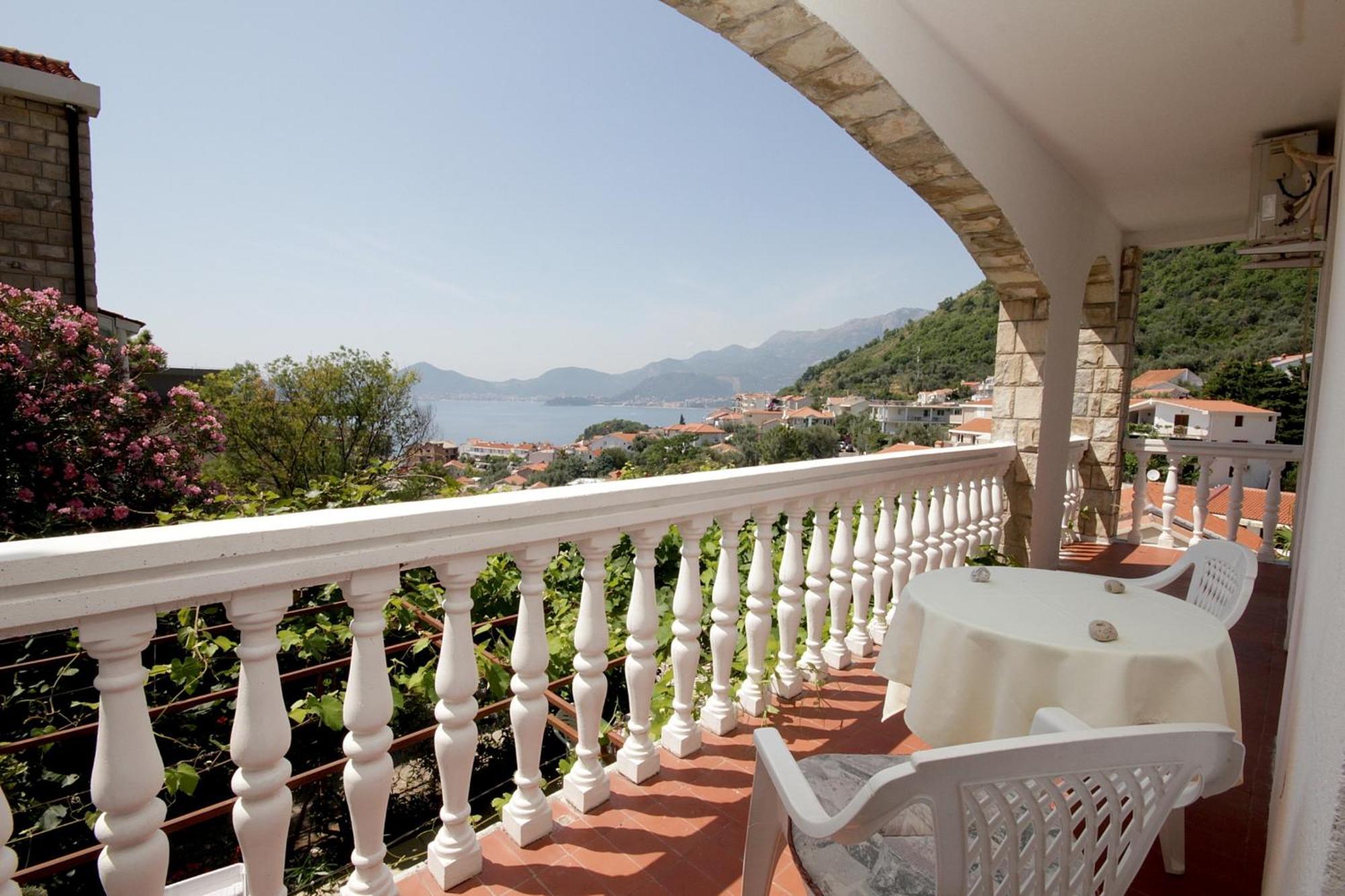 Apartments Aleksandar Sveti Stefan Oda fotoğraf